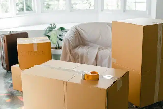 How Do You Store Items in Self-Storage? Packing & Moving House Tips
